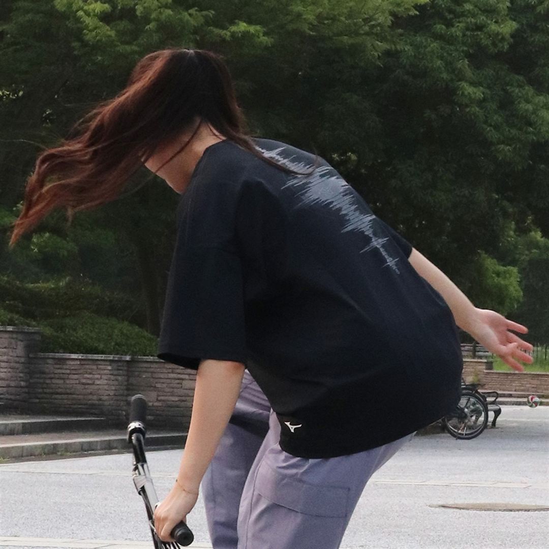 ブラック