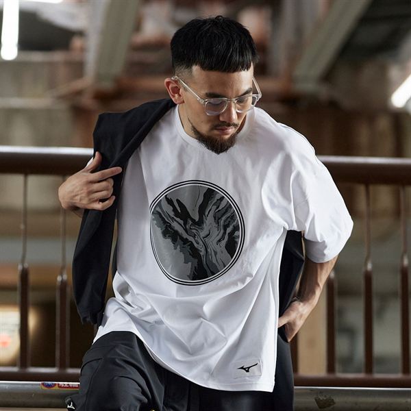 ルーズフィットグラフィックTシャツ