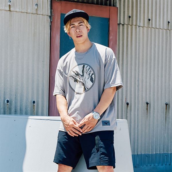ルーズフィットグラフィックTシャツ