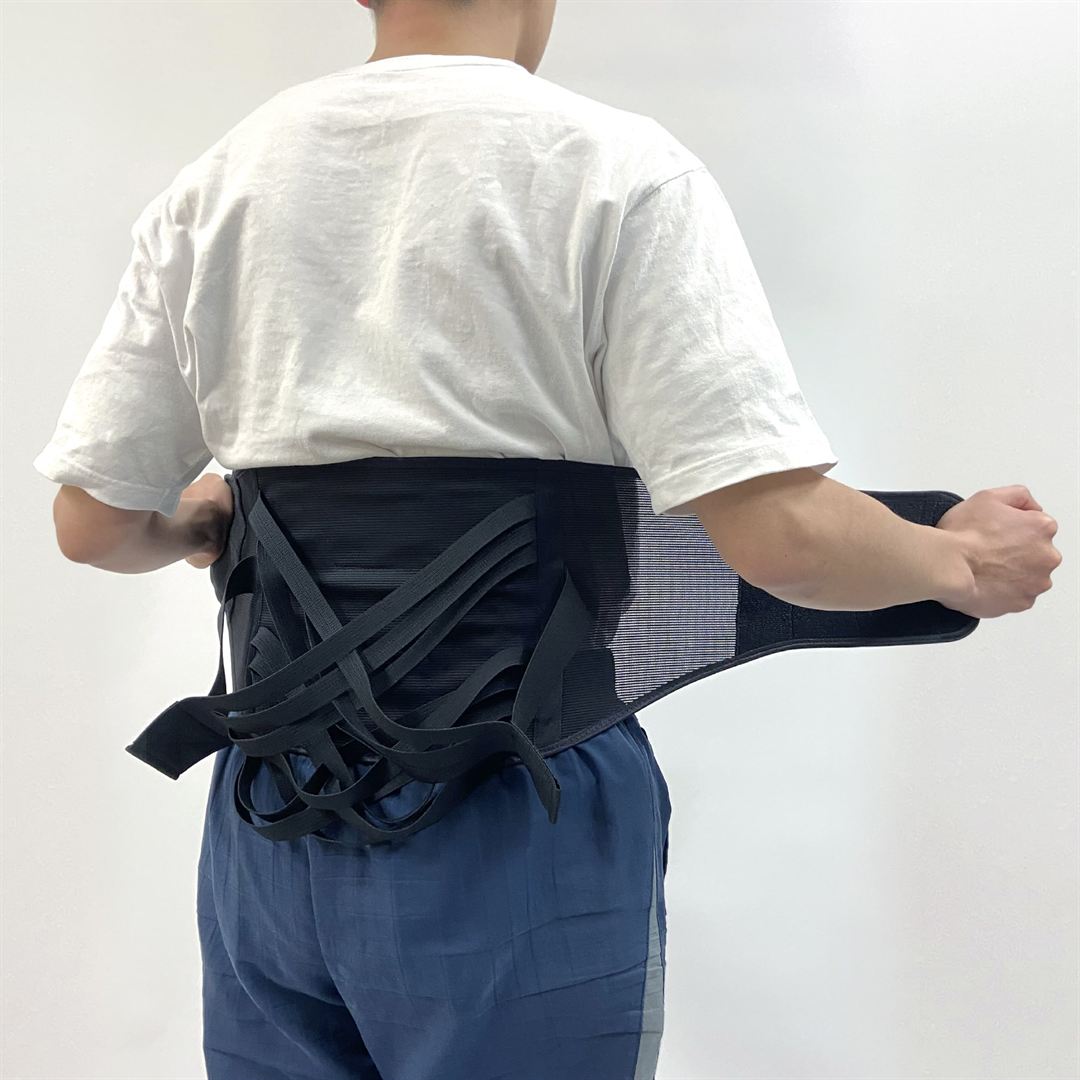 ぐっと締めて支える腰サポーター ブラック S