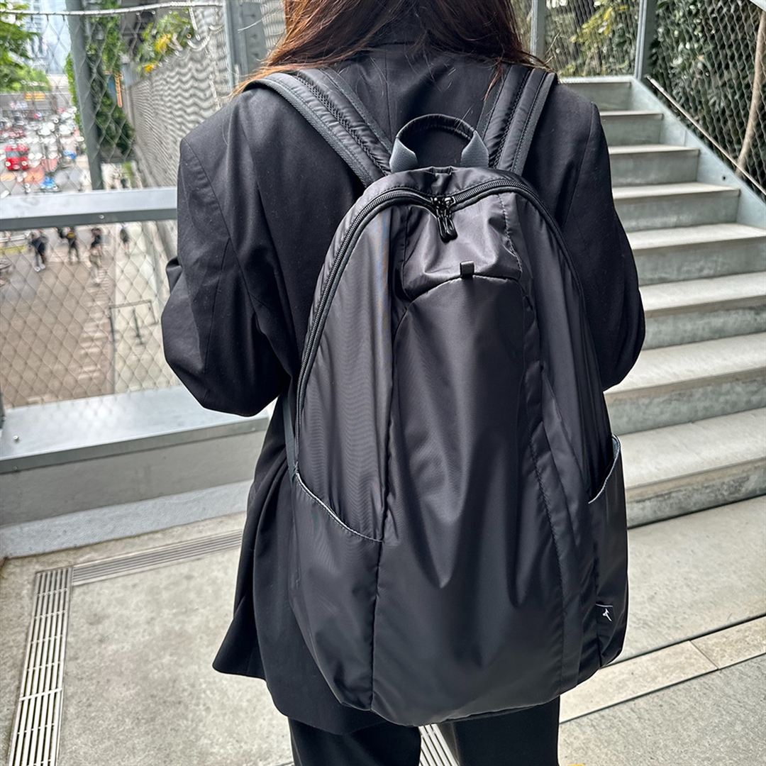 バックパック18L ブラック