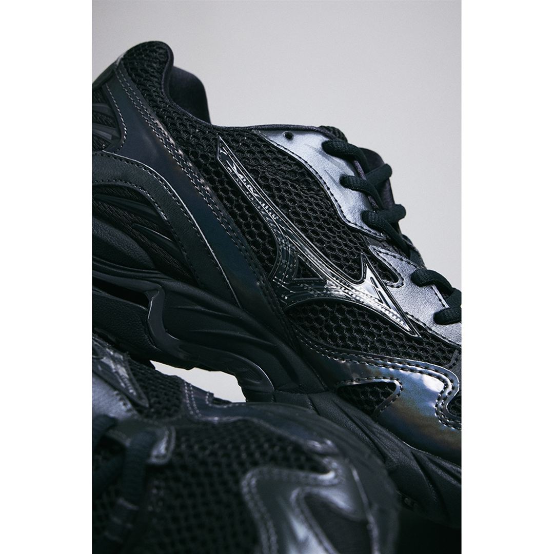 WAVE RIDER 10 ブラック×ブラック×メタリックグレー 30.0