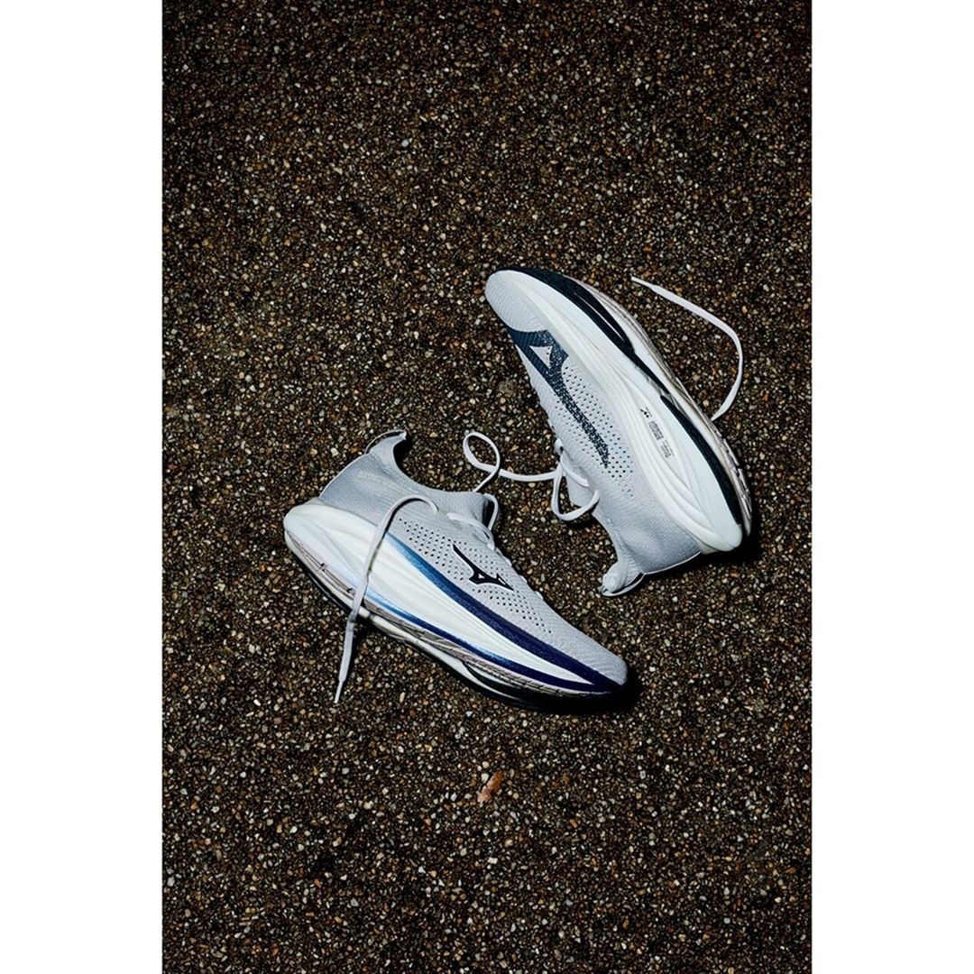 MIZUNO NEO VISTA3（スピードワーク／テンポ走） グレー×ブラック×ディープブルー 29