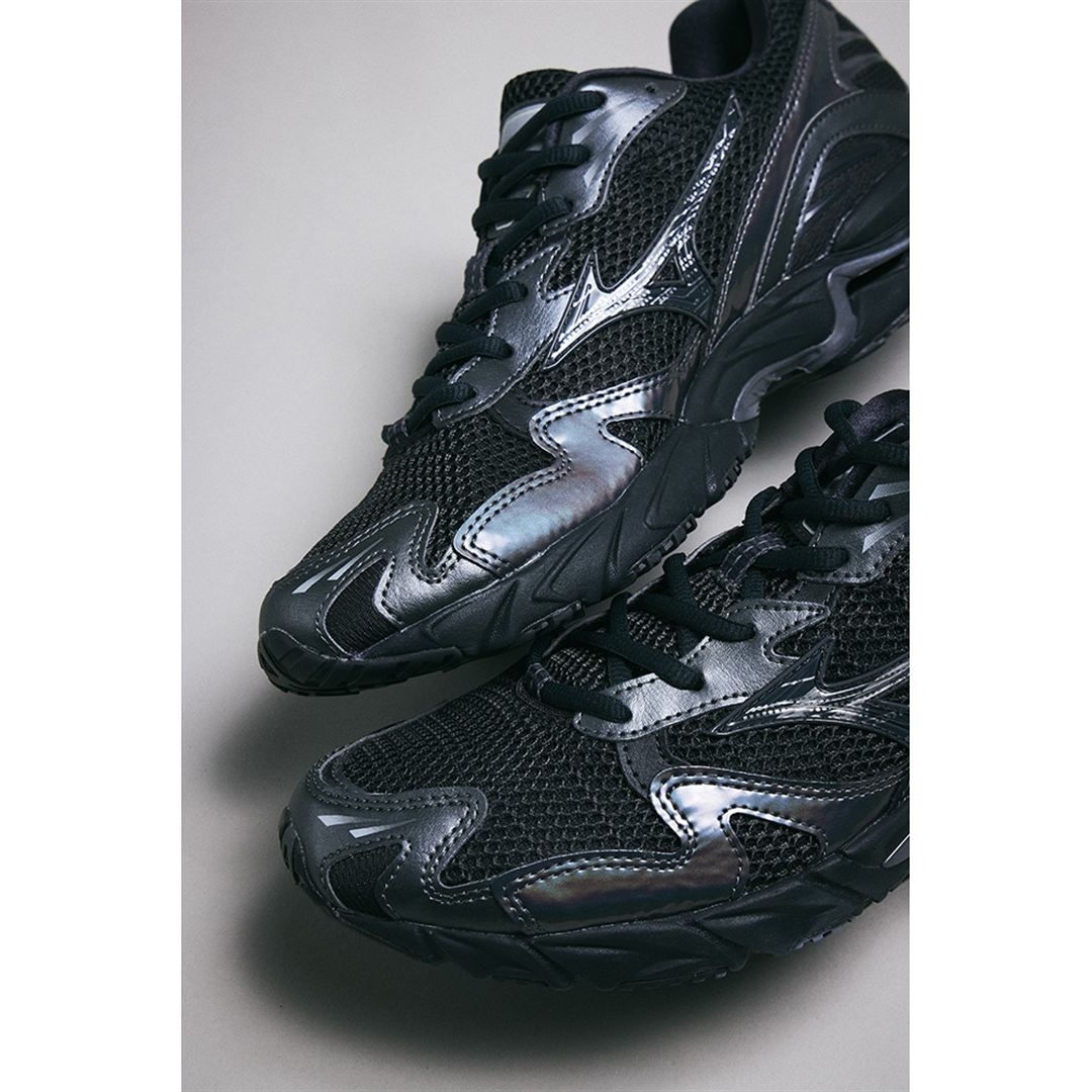 WAVE RIDER 10 ブラック×ブラック×メタリックグレー 30.0