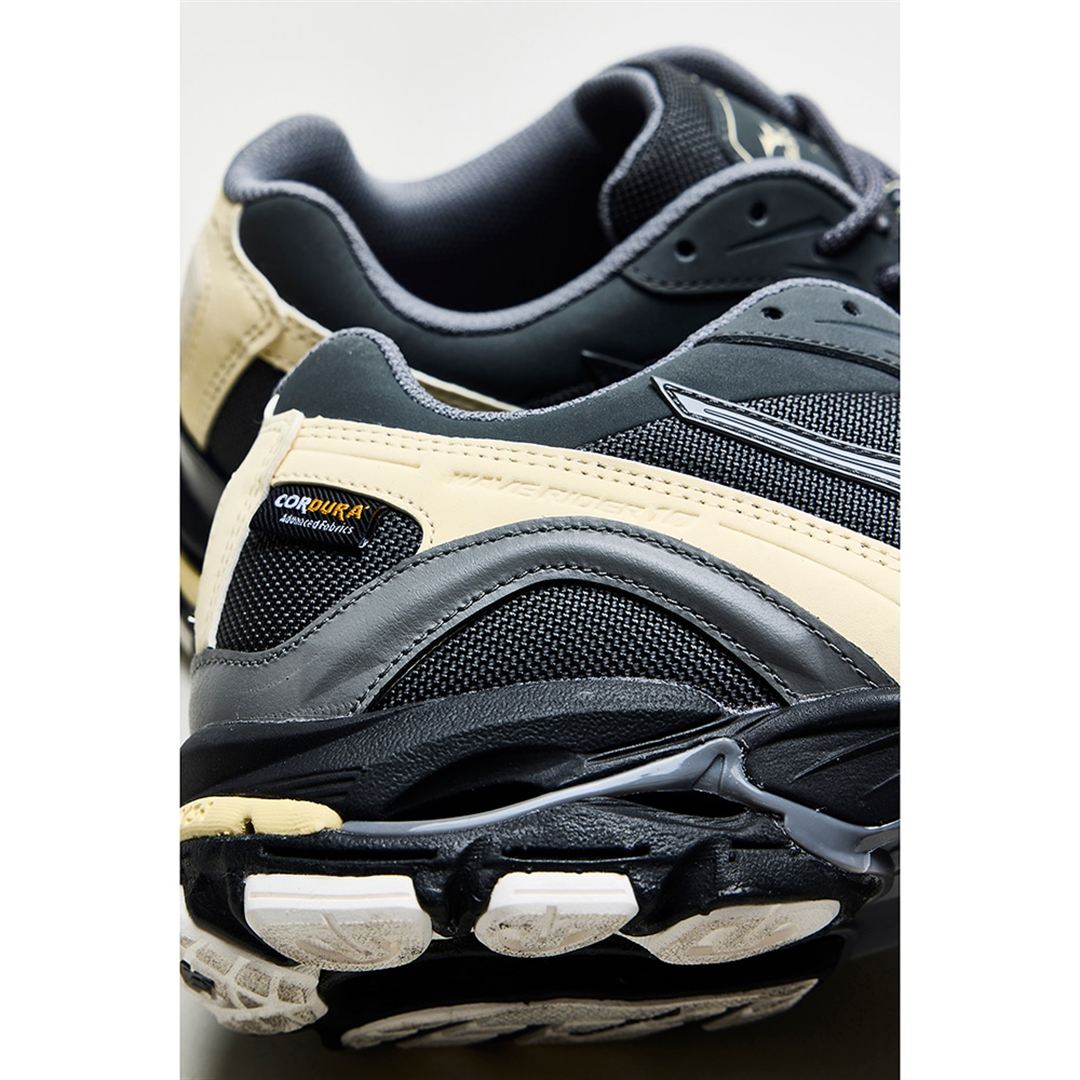 【ミズノ直営店限定】WAVE RIDER 10 CORDURA ブラック×ブラック×ベージュ 30.0
