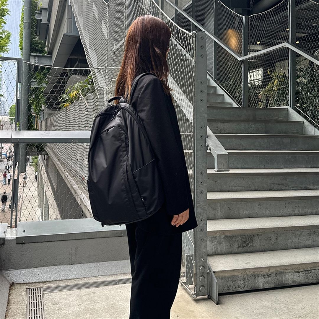 バックパック18L ブラック