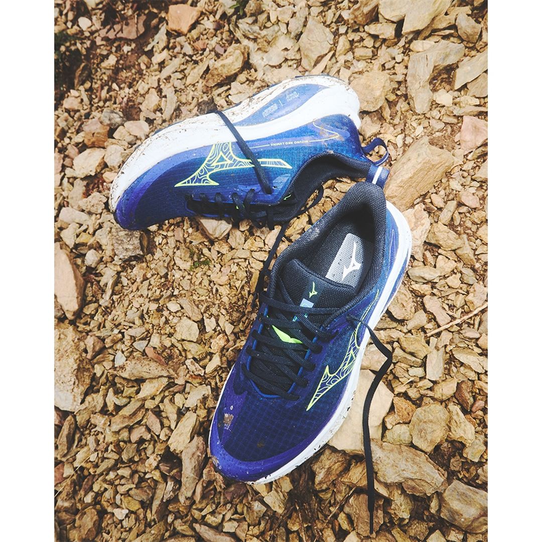 【ミズノ直営限定】MIZUNO NEO LUMINA(トレイル) ブルー×イエロー×ホワイト 25.0