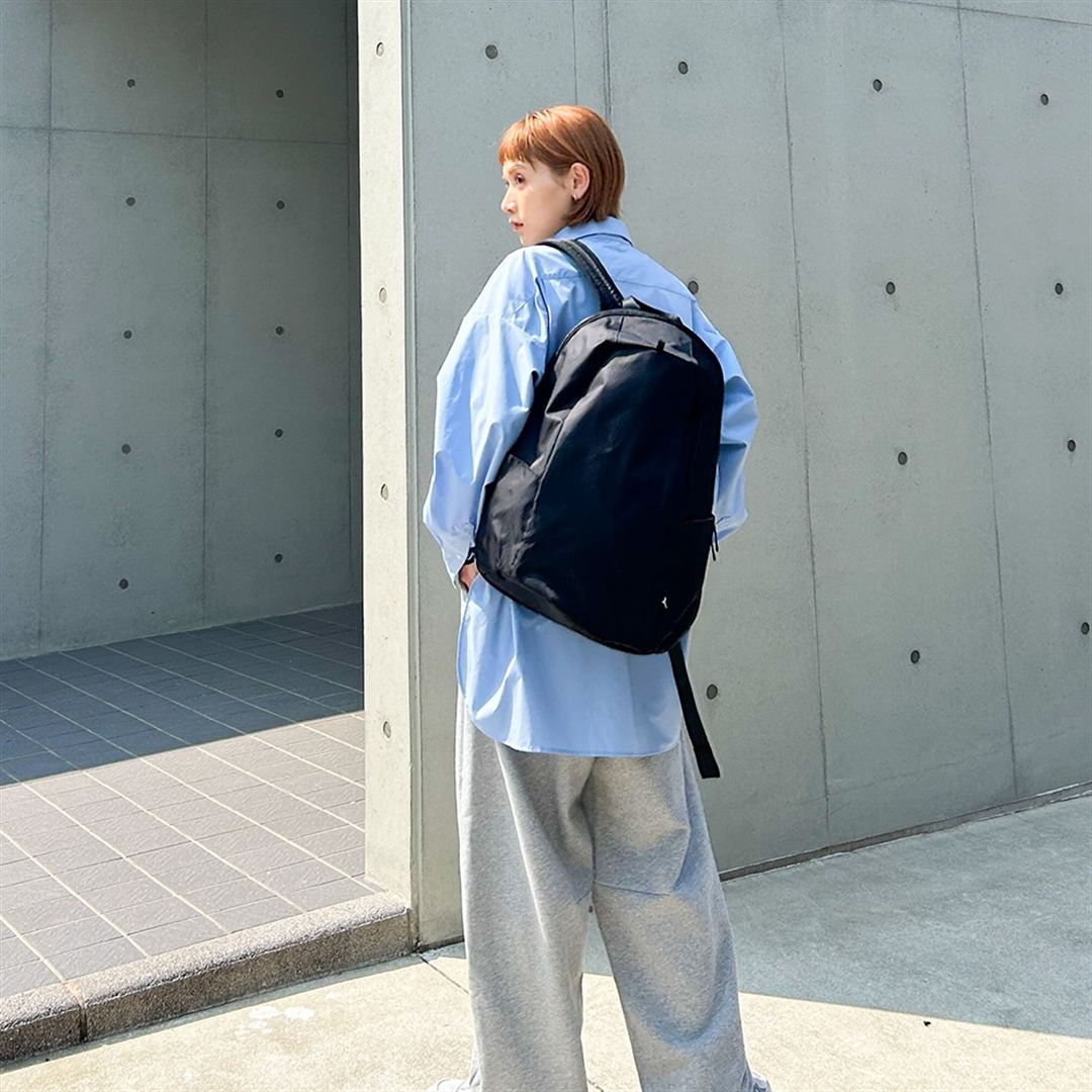 バックパック18L ブラック
