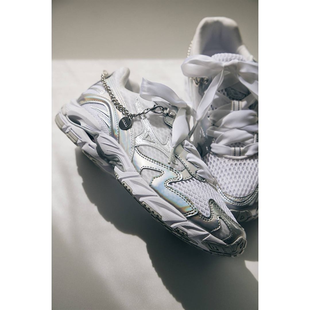 WAVE RIDER 10 ホワイト×シルバー×メタリックシルバー 23