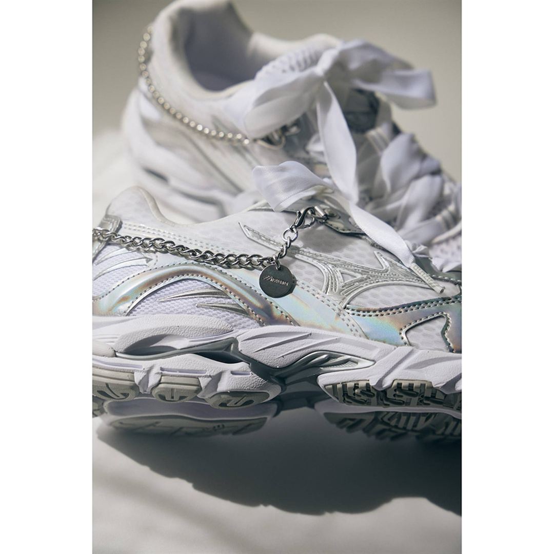 WAVE RIDER 10 ホワイト×シルバー×メタリックシルバー 23