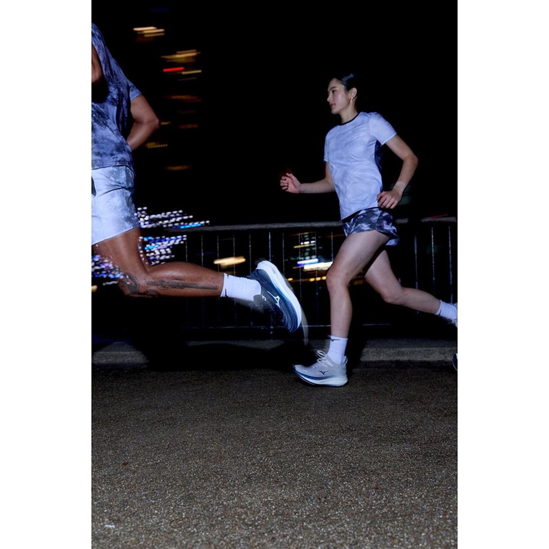 MIZUNO NEO VISTA3（スピードワーク／テンポ走） グレー×ブラック×ディープブルー 29