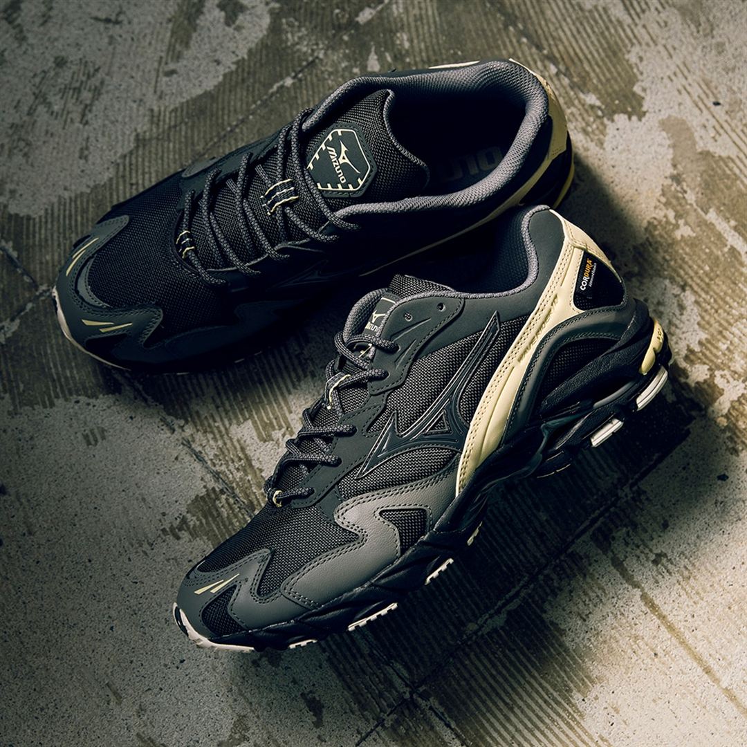 【ミズノ直営店限定】WAVE RIDER 10 CORDURA ブラック×ブラック×ベージュ 30.0