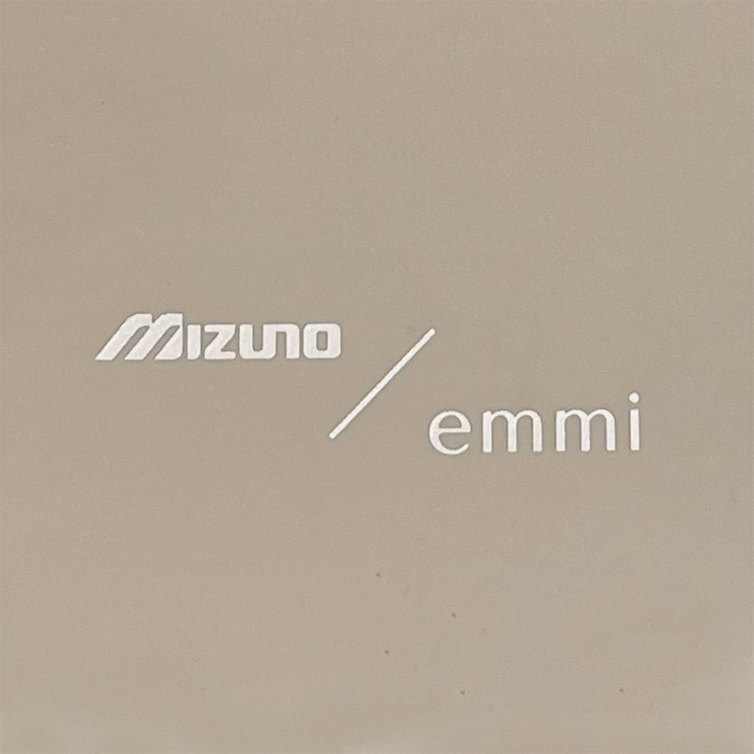【ミズノ直営限定】emmiコラボ テックフィルブレスサーモコート グレージュ M