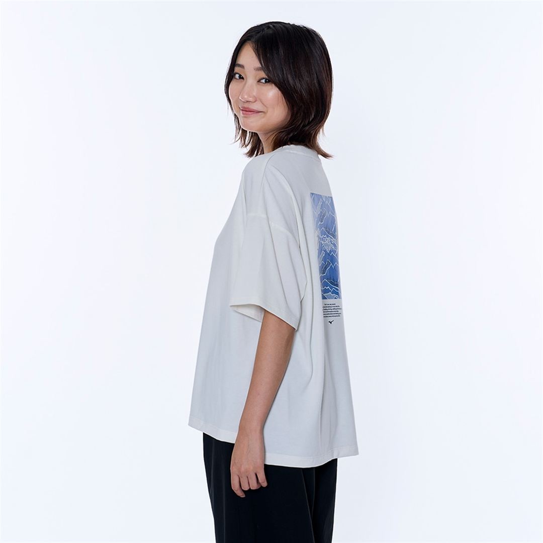 リサイクルポリエステル グラフィックTシャツ マシュマロホワイト S
