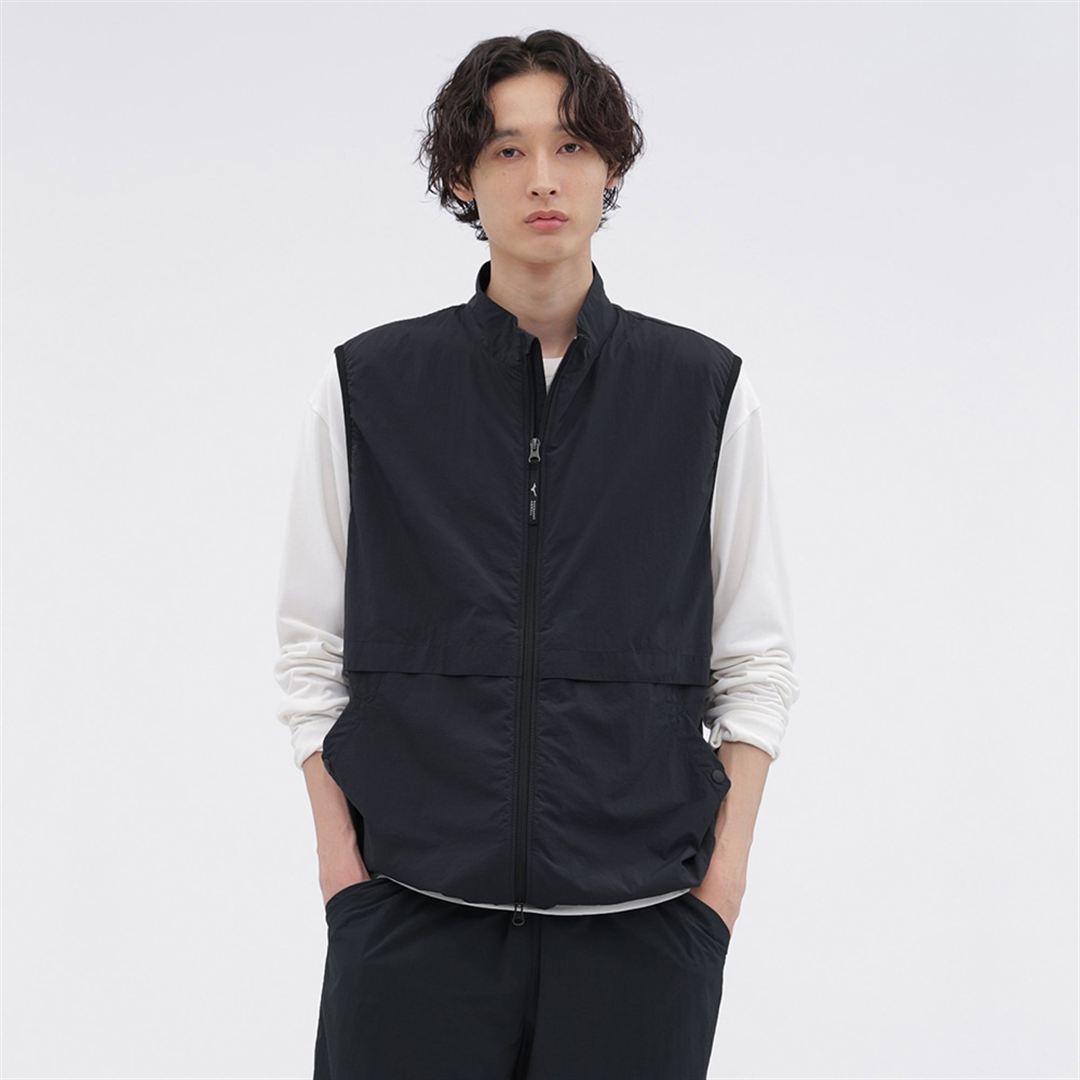 【MARGARET HOWELL】ウォーターリパレントタスランナイロンリップベスト DK.ネイビー M