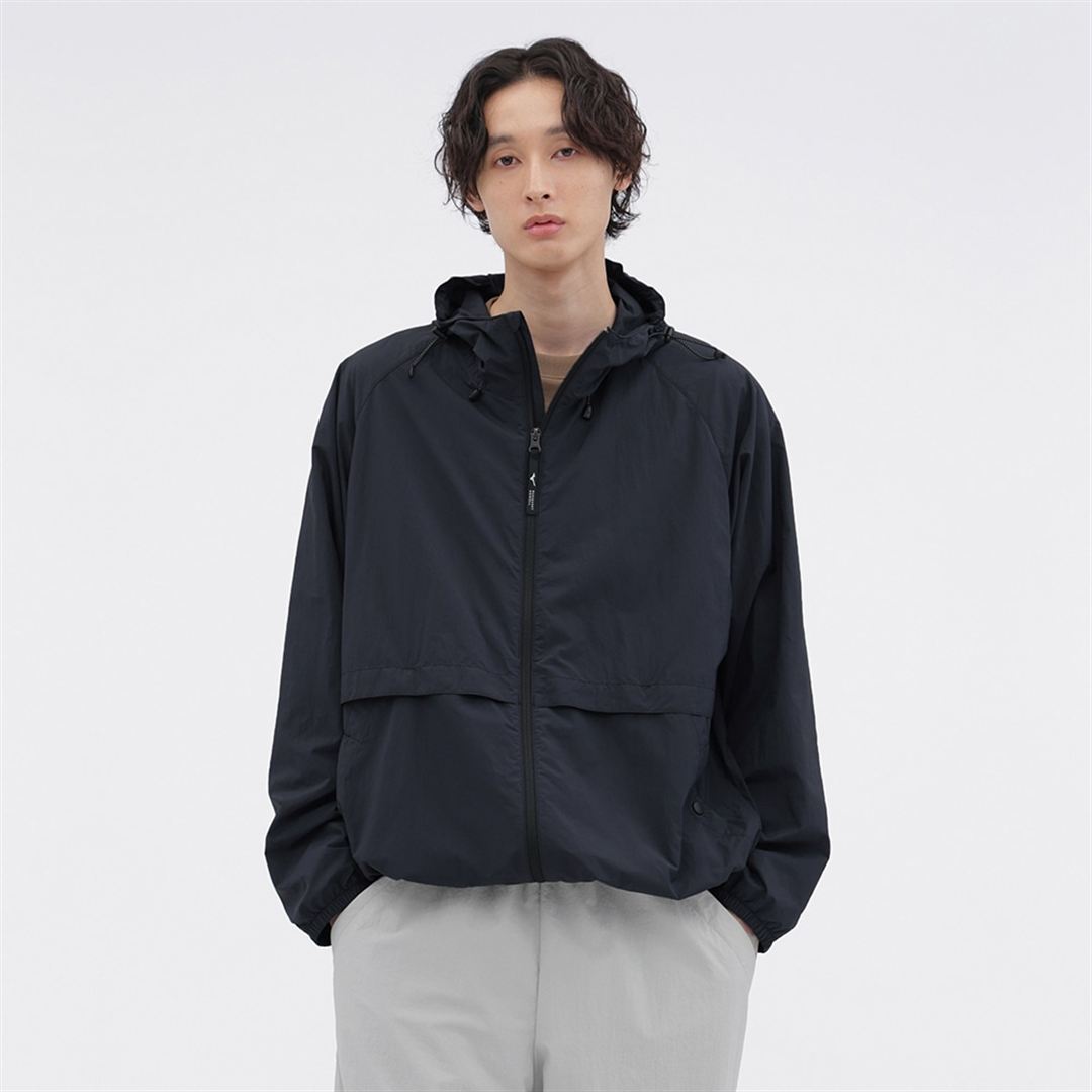 【MARGARET HOWELL】ウォーターリパレントタスランナイロンリップフーディー DK.ネイビー M