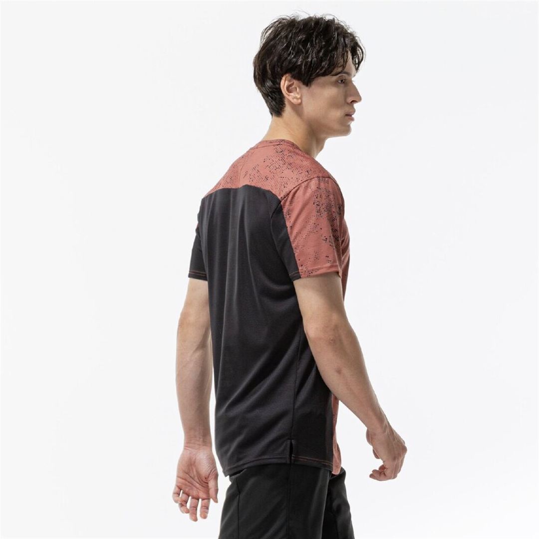 【汗処理／通気】ドライエアロフローグラフィックTシャツ コッパーブラウン S