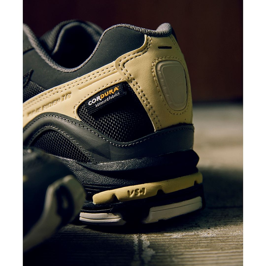 【ミズノ直営店限定】WAVE RIDER 10 CORDURA ブラック×ブラック×ベージュ 30.0