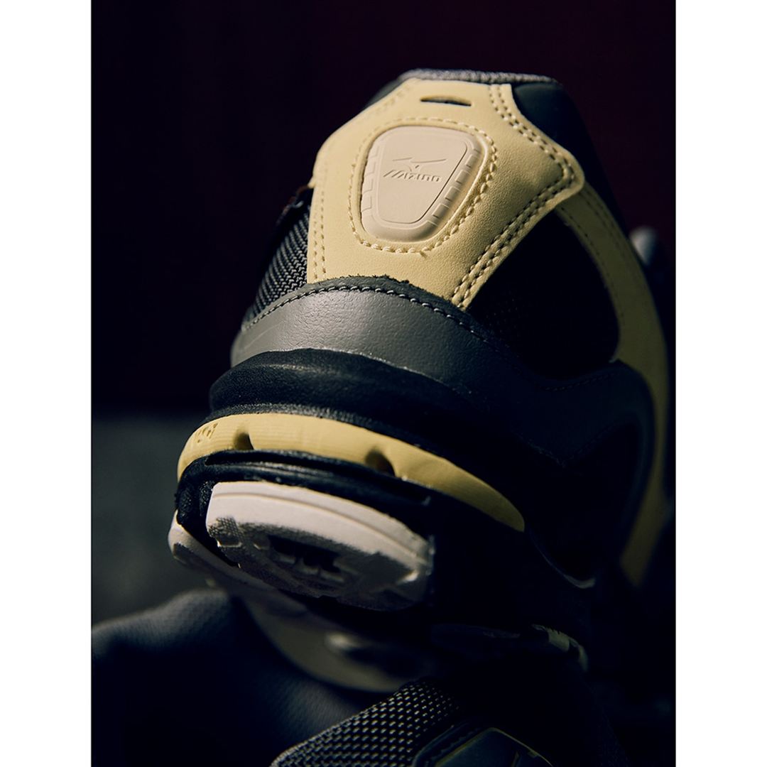 【ミズノ直営店限定】WAVE RIDER 10 CORDURA ブラック×ブラック×ベージュ 30.0