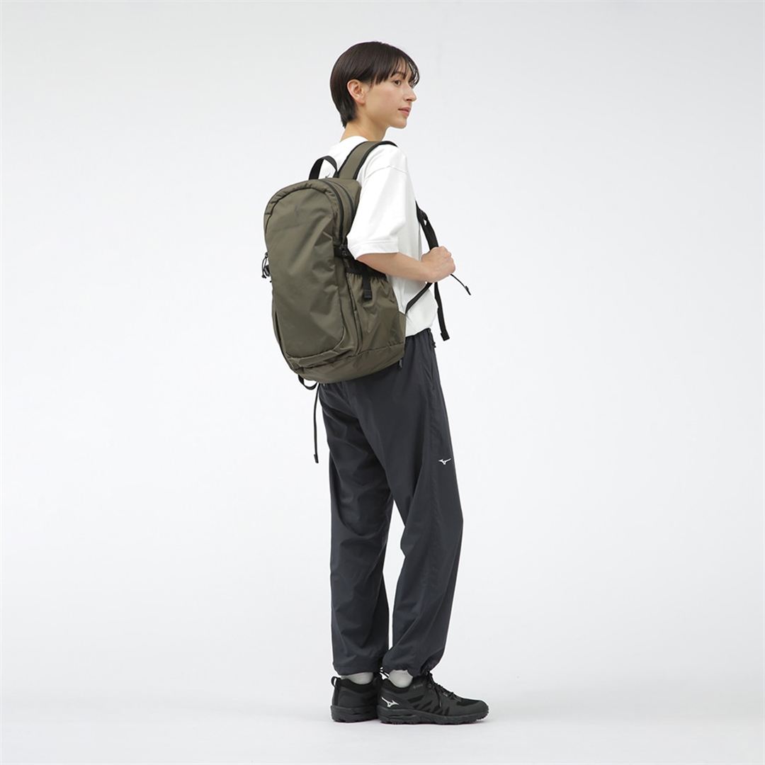 【MARGARET HOWELL】ウォーターリパレントストレッチパンツ インク XL