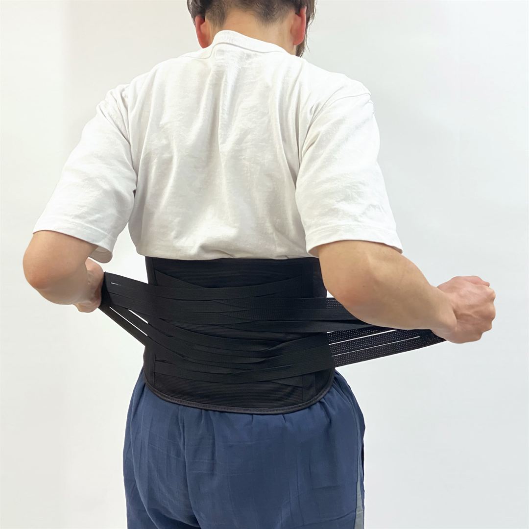 ぐっと締めて支える腰サポーター ブラック S