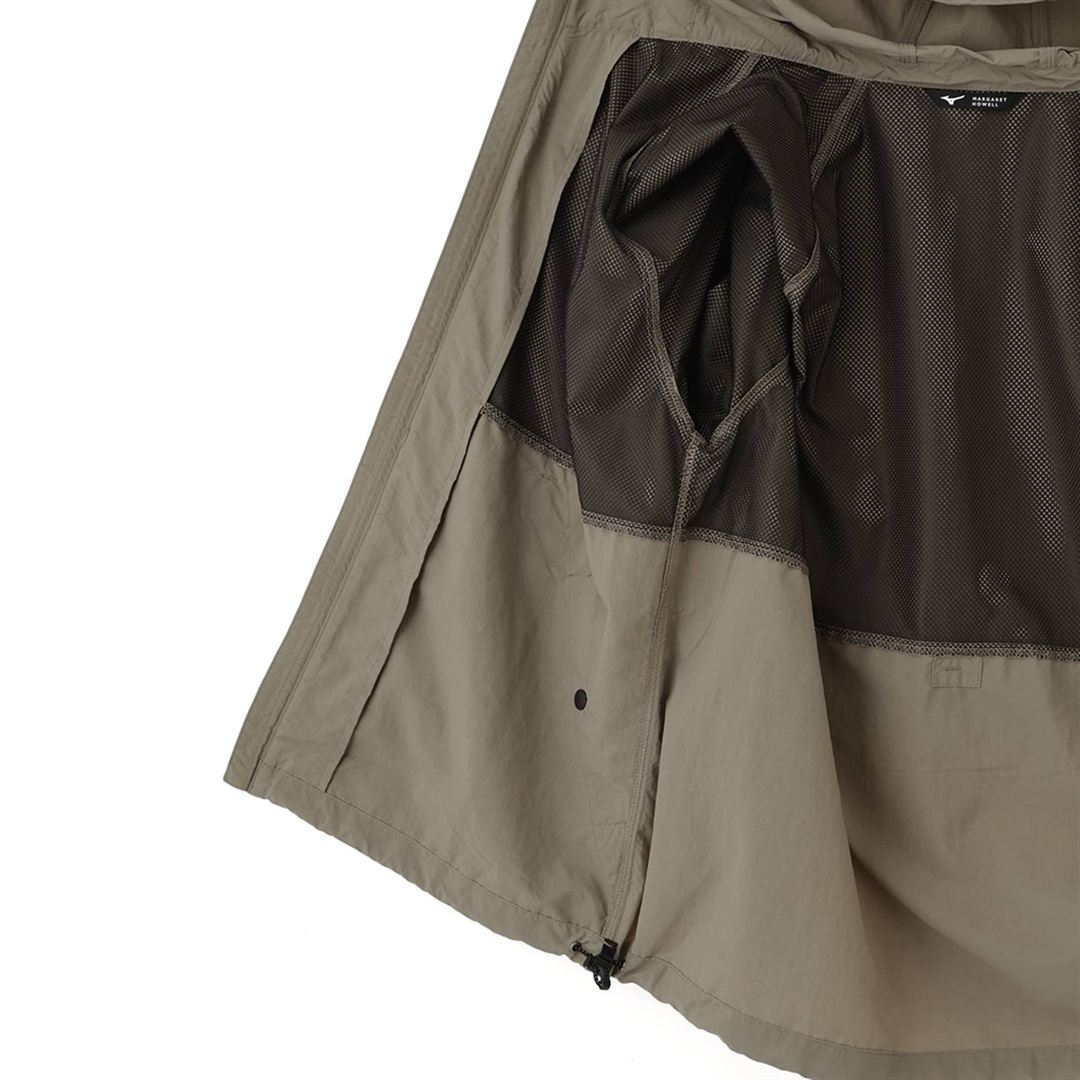 【MARGARET HOWELL】ウォーターリパレントタスランナイロンリップフーディー DK.ストーン 1