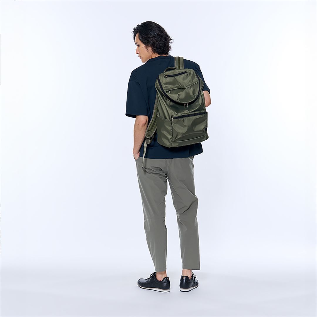 バックパック(20L) カーキ