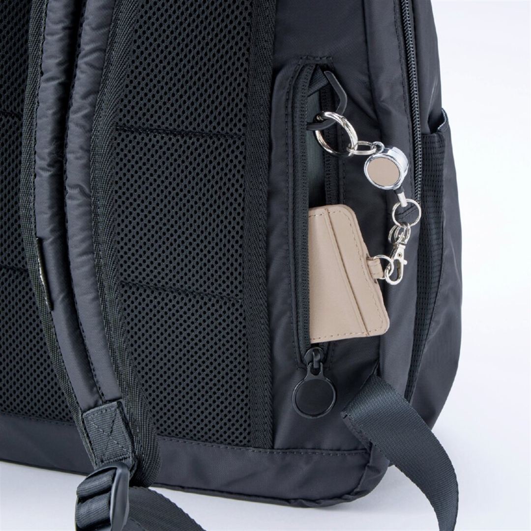 バックパック18L ブラック