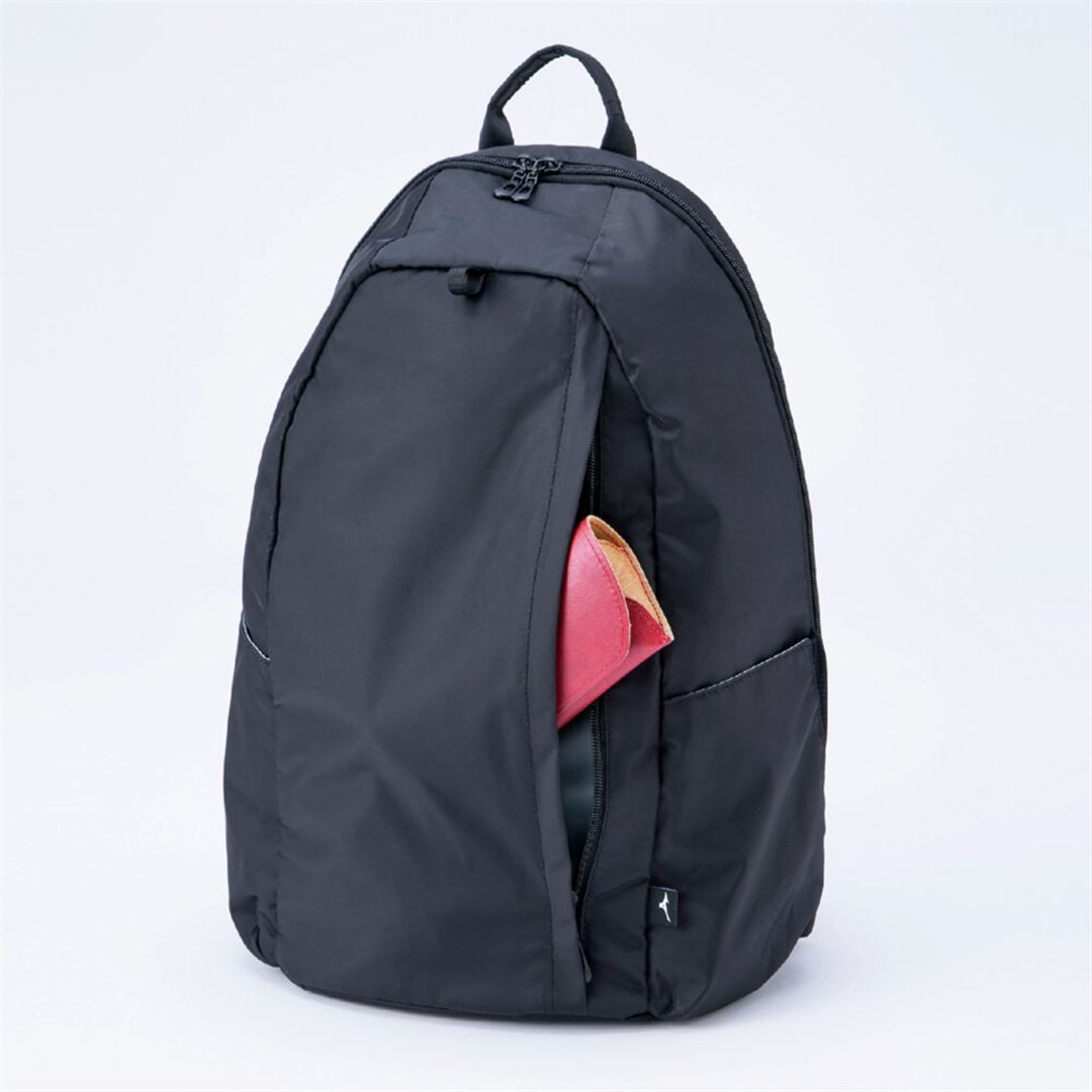 バックパック18L ブラック