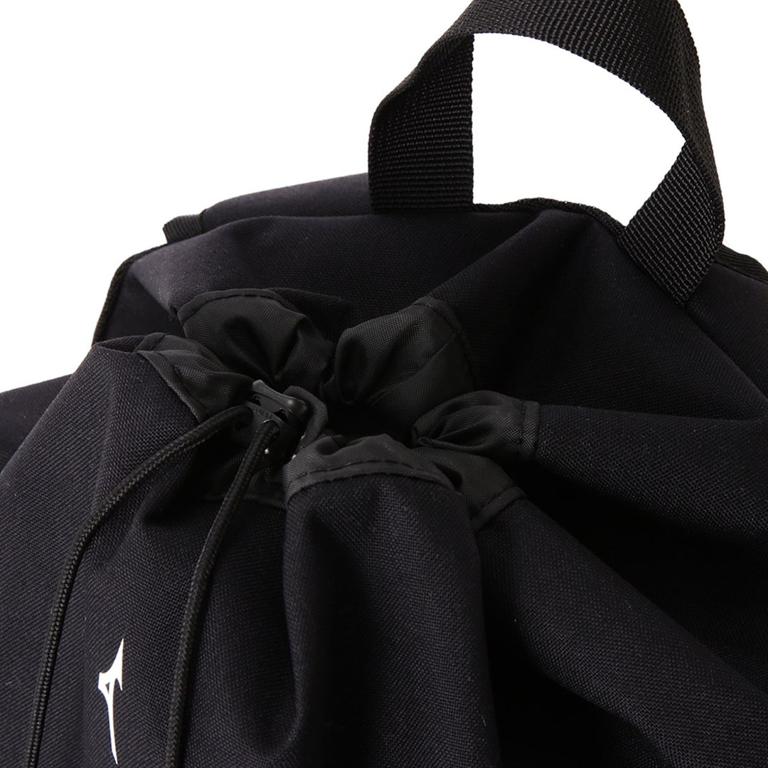 【MARGARET HOWELL】ドローストリングバックパック(27L) ブラック