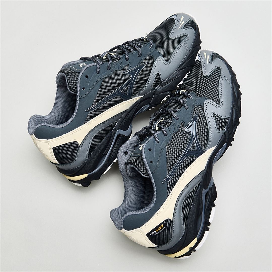 【ミズノ直営店限定】WAVE RIDER 10 CORDURA ブラック×ブラック×ベージュ 30.0