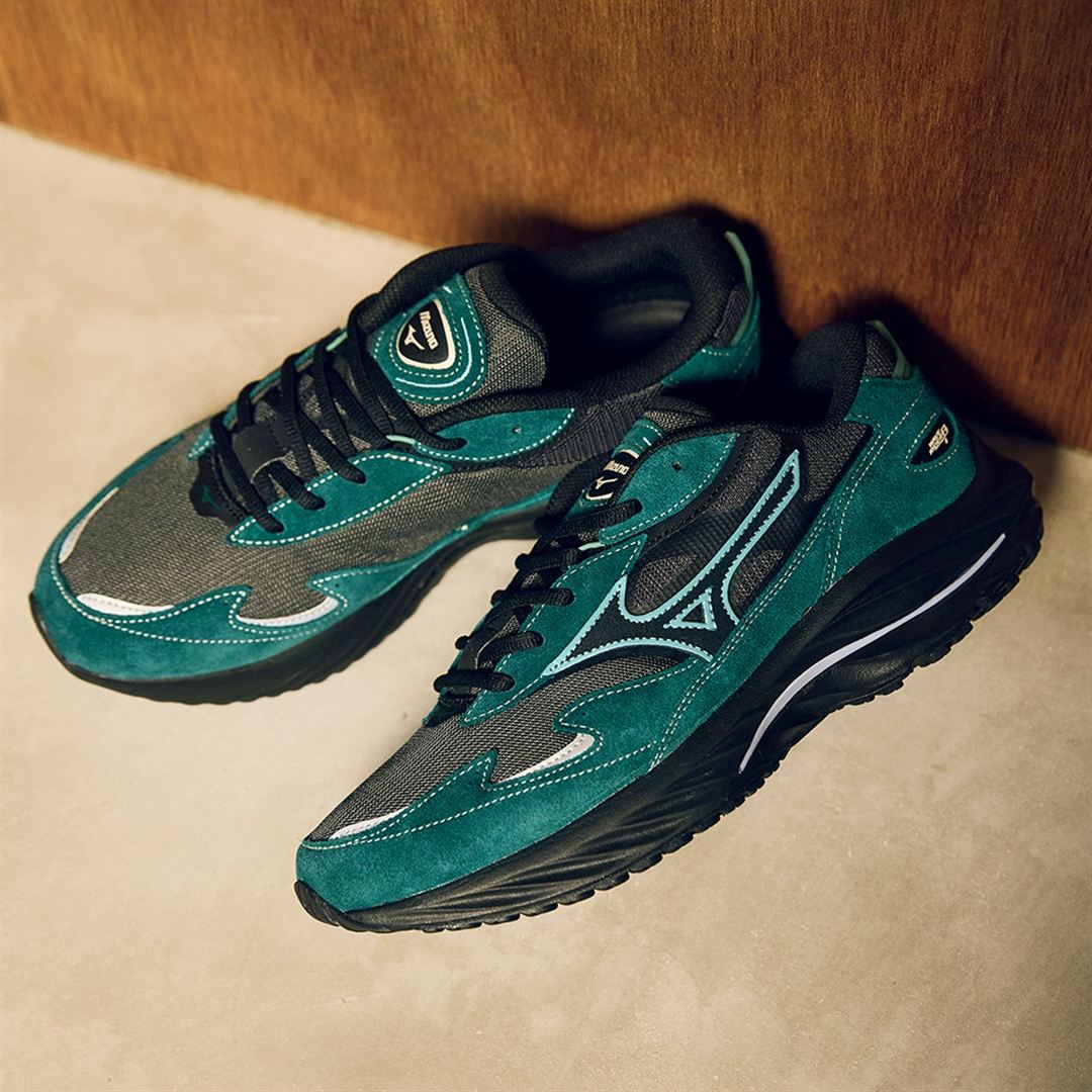 【ミズノ直営限定】WAVE RIDER β グリーン×ブラック×チャコール 30.0