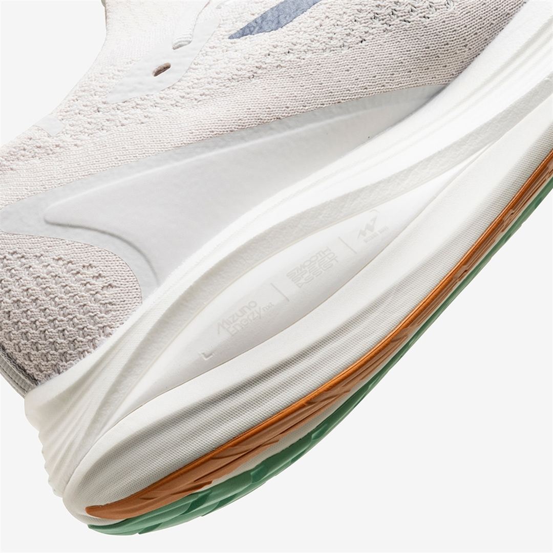 MIZUNO NEO VISTA2(スピードワーク／テンポ走) ライトグレー×オレンジ×ミントグリーン 25.0