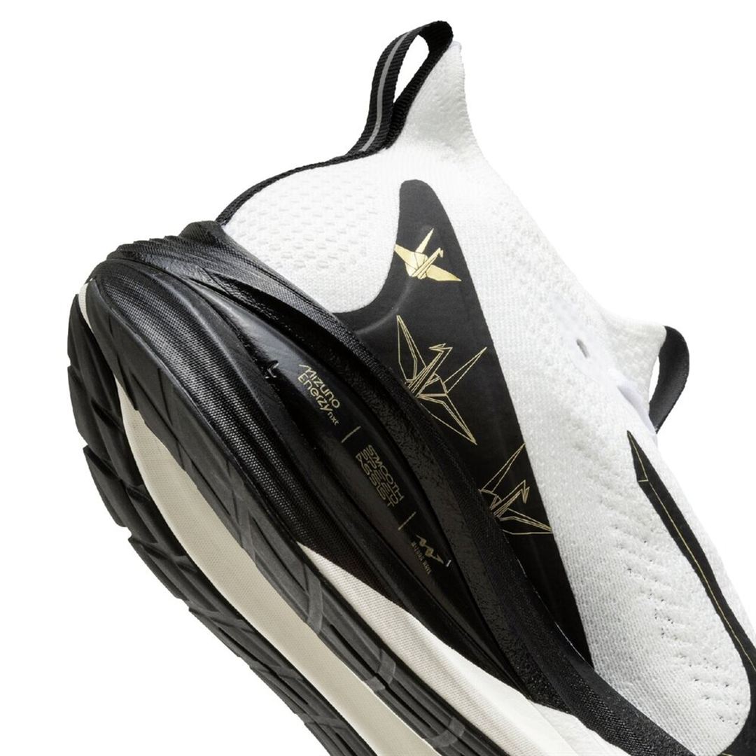 MIZUNO NEO VISTA2(スピードワーク／テンポ走) ホワイト×ゴールド×ブラック 23.0