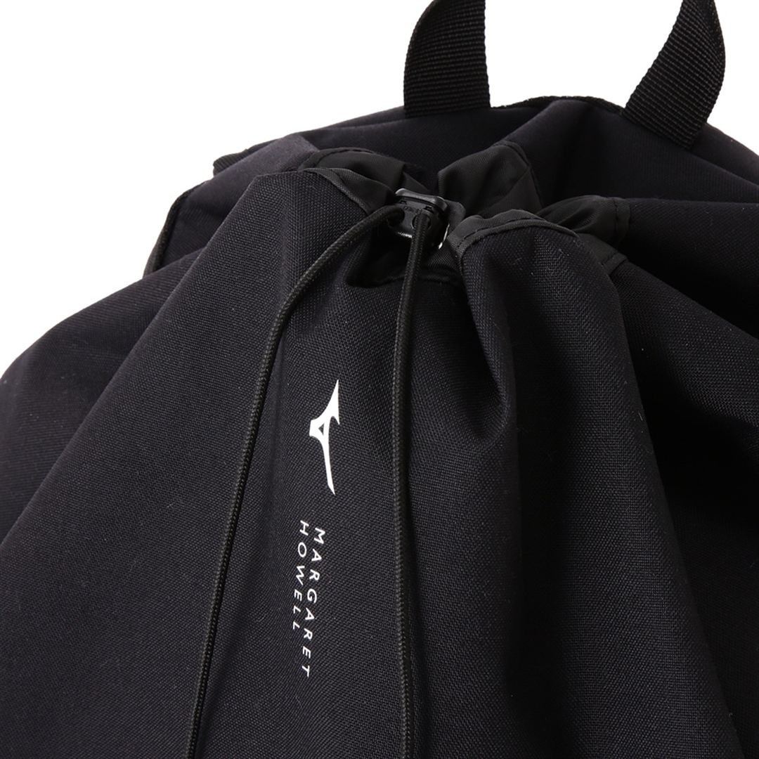 【MARGARET HOWELL】ドローストリングバックパック(27L) ブラック