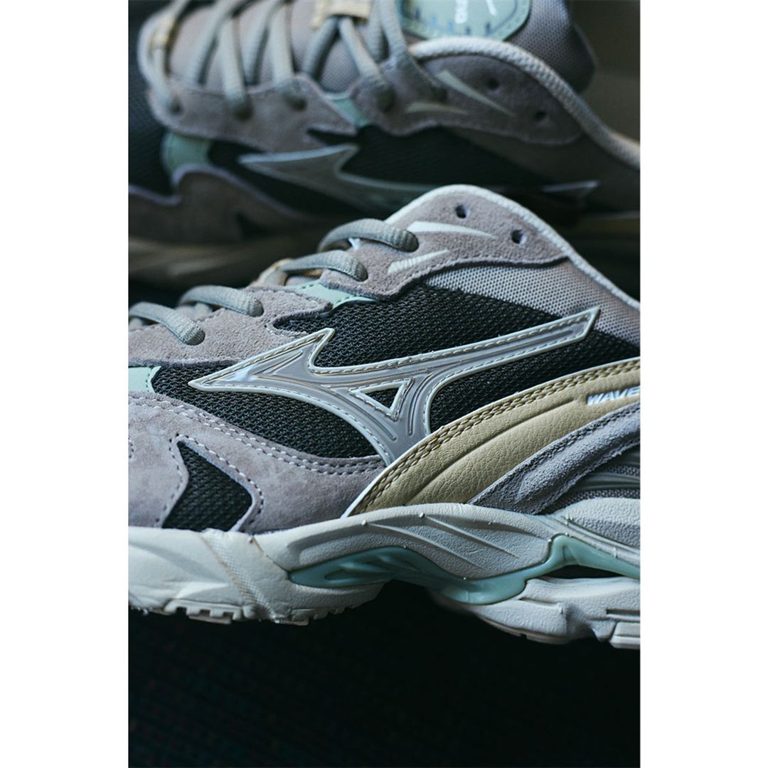 【ミズノ直営限定】WAVE RIDER 10 ダークグレー×グレー×ベージュ 30.0