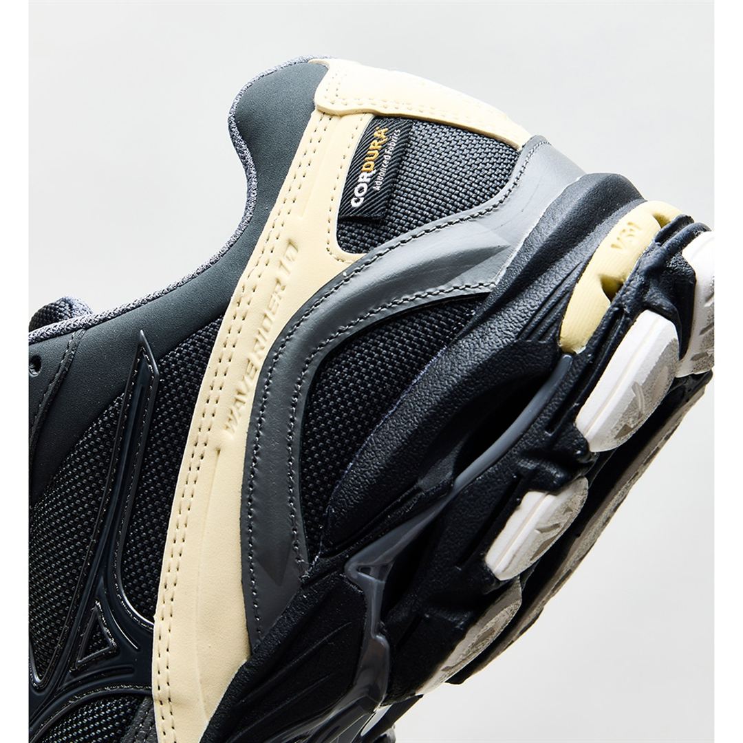 【ミズノ直営店限定】WAVE RIDER 10 CORDURA ブラック×ブラック×ベージュ 30.0