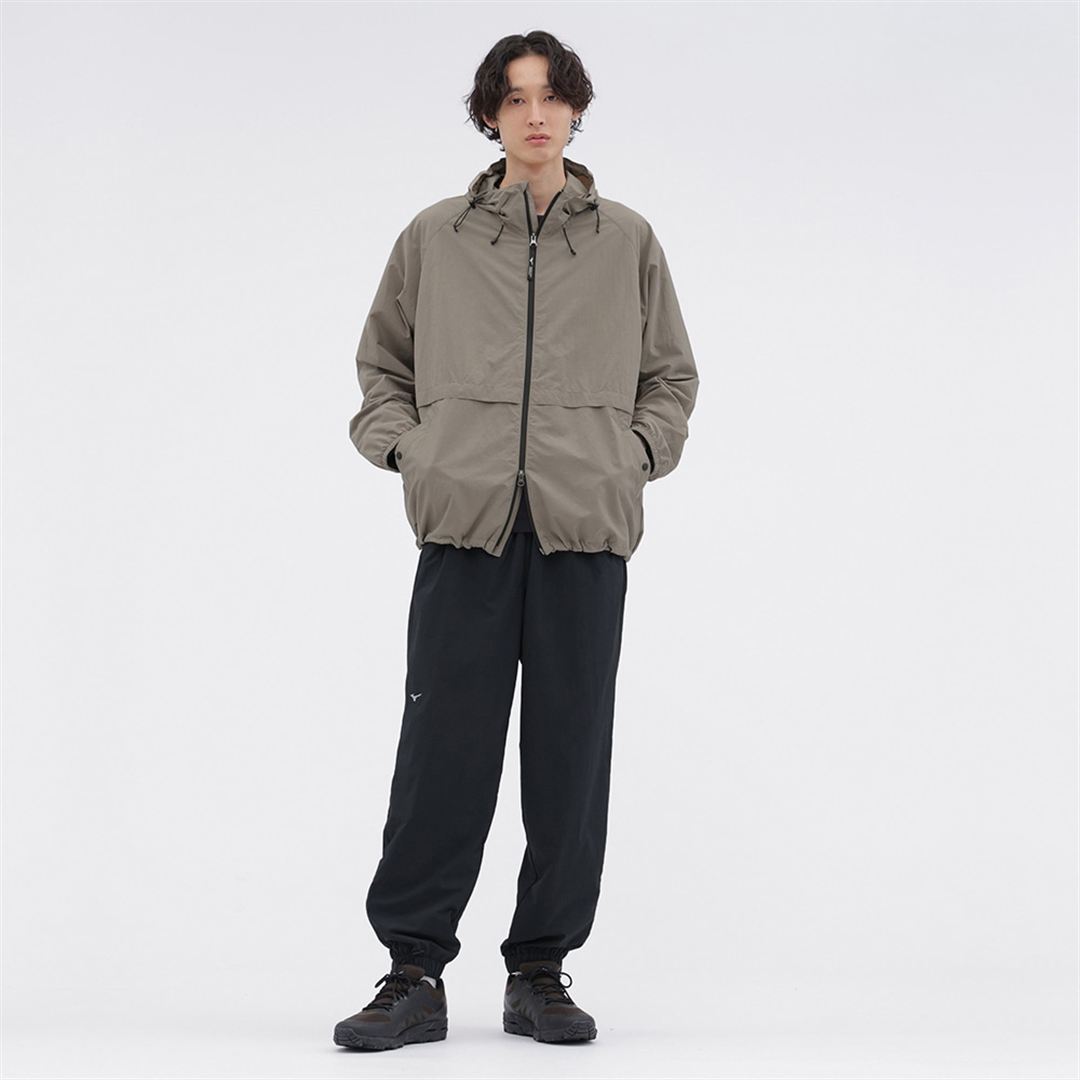 【MARGARET HOWELL】ウォーターリパレントタスランナイロンリップフーディー DK.ストーン XL