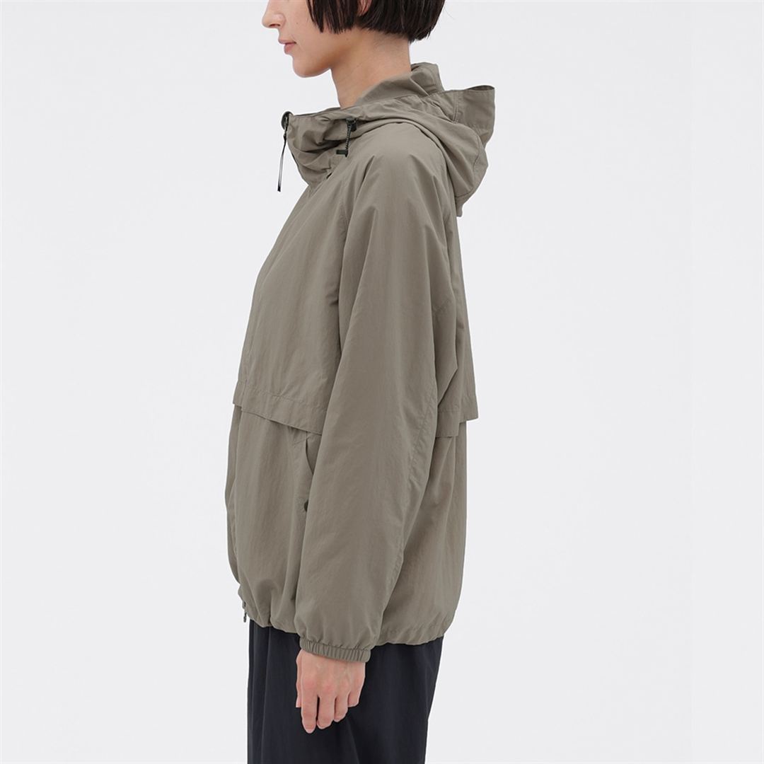 【MARGARET HOWELL】ウォーターリパレントタスランナイロンリップフーディー DK.ストーン 1