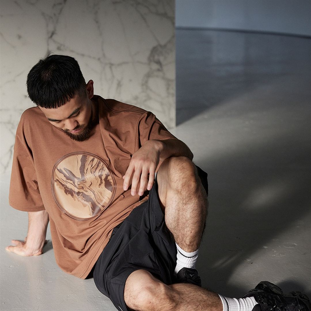ルーズフィットグラフィックTシャツ ブラウン L