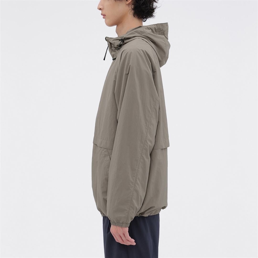 【MARGARET HOWELL】ウォーターリパレントタスランナイロンリップフーディー DK.ストーン XL