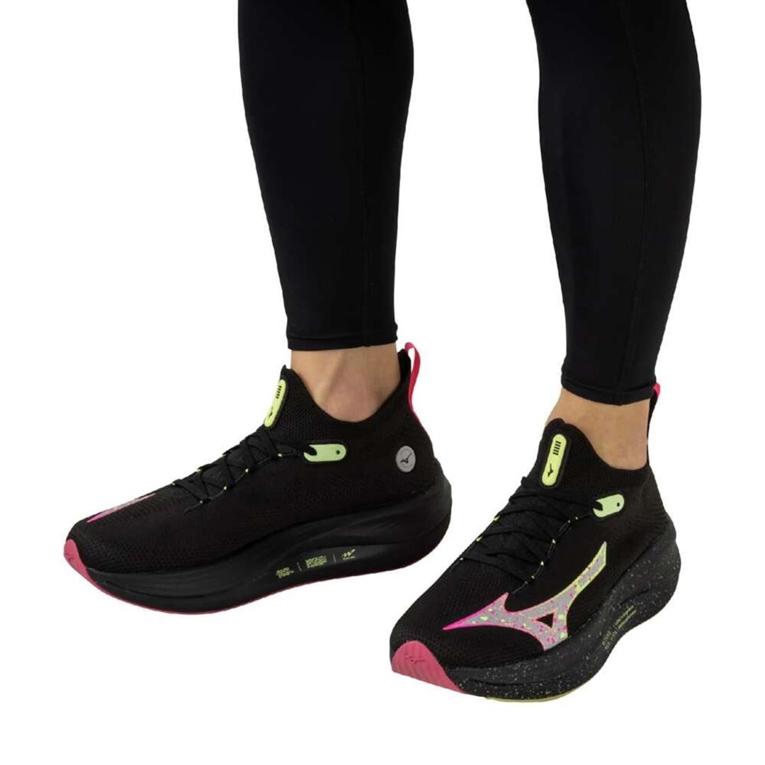 MIZUNO NEO VISTA(ランニング) ブラック×ピンク×イエロー 23.0