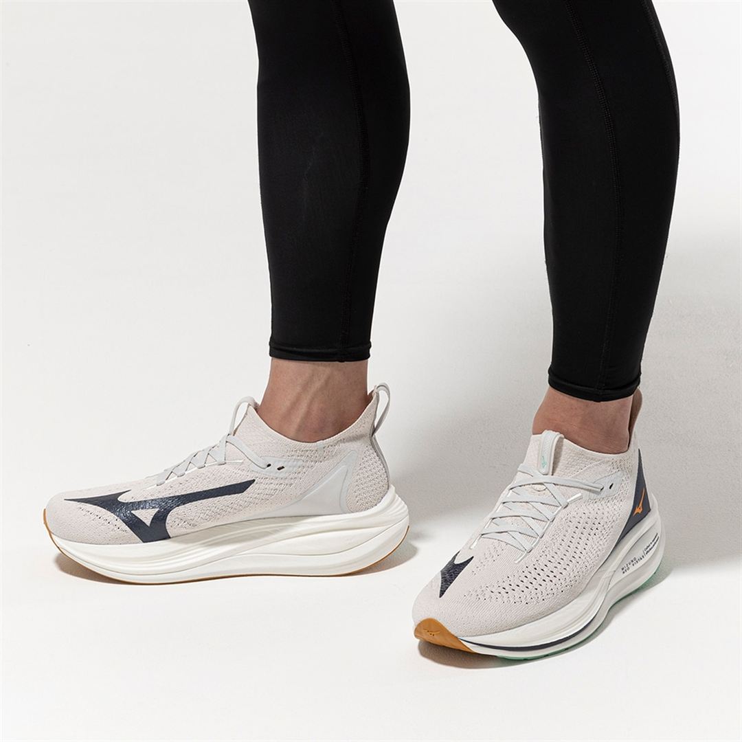MIZUNO NEO VISTA2(スピードワーク／テンポ走) ライトグレー×オレンジ×ミントグリーン 25.0