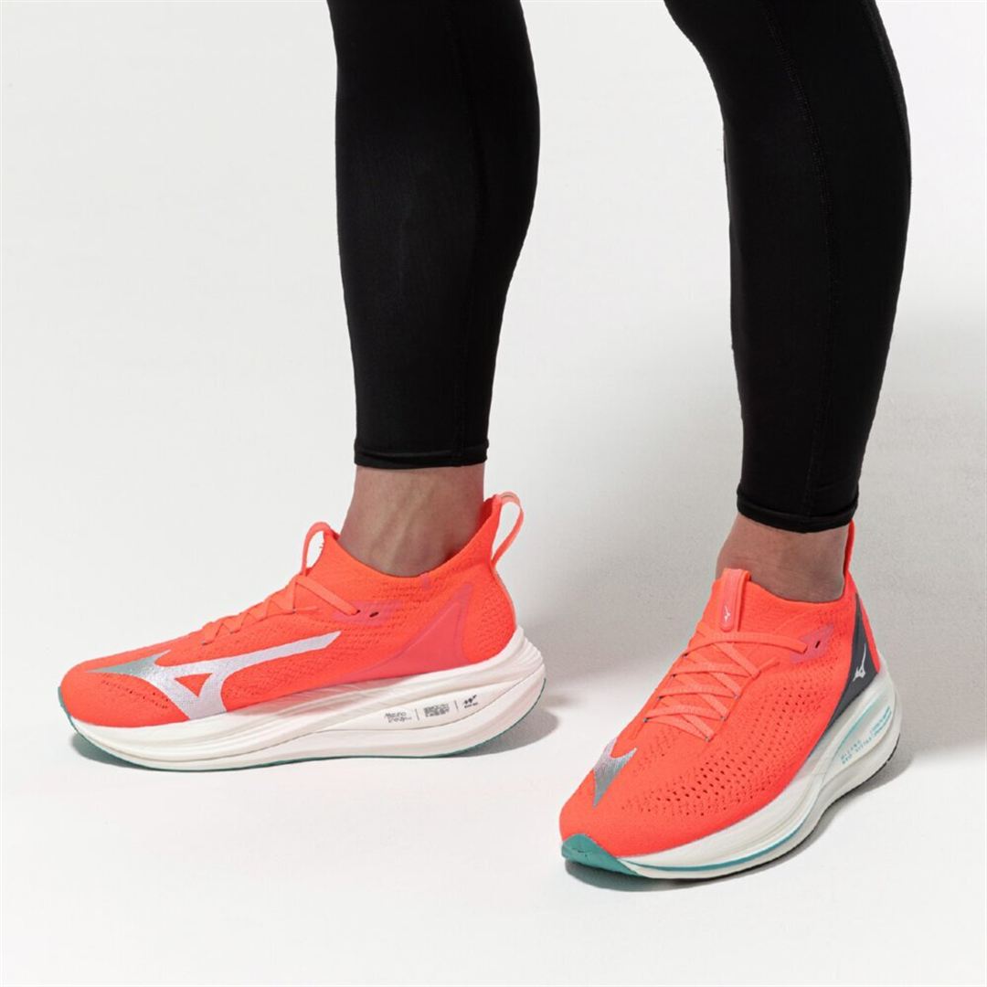 MIZUNO NEO VISTA2(スピードワーク／テンポ走) ピンク×ダークグレー×ブルー 23.0