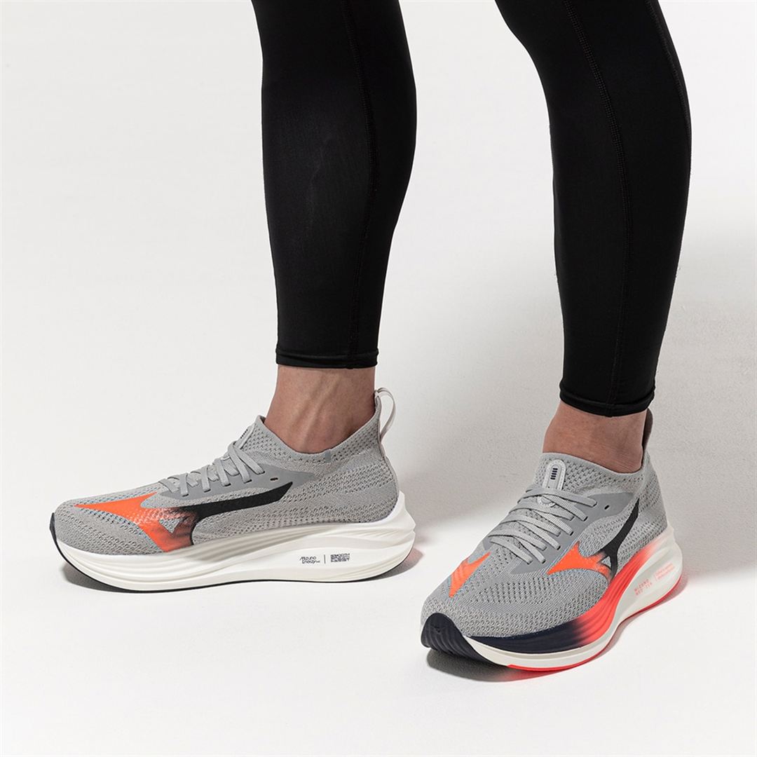 MIZUNO NEO ZEN(ランニング) グレー×レッド×ブラック 25.0