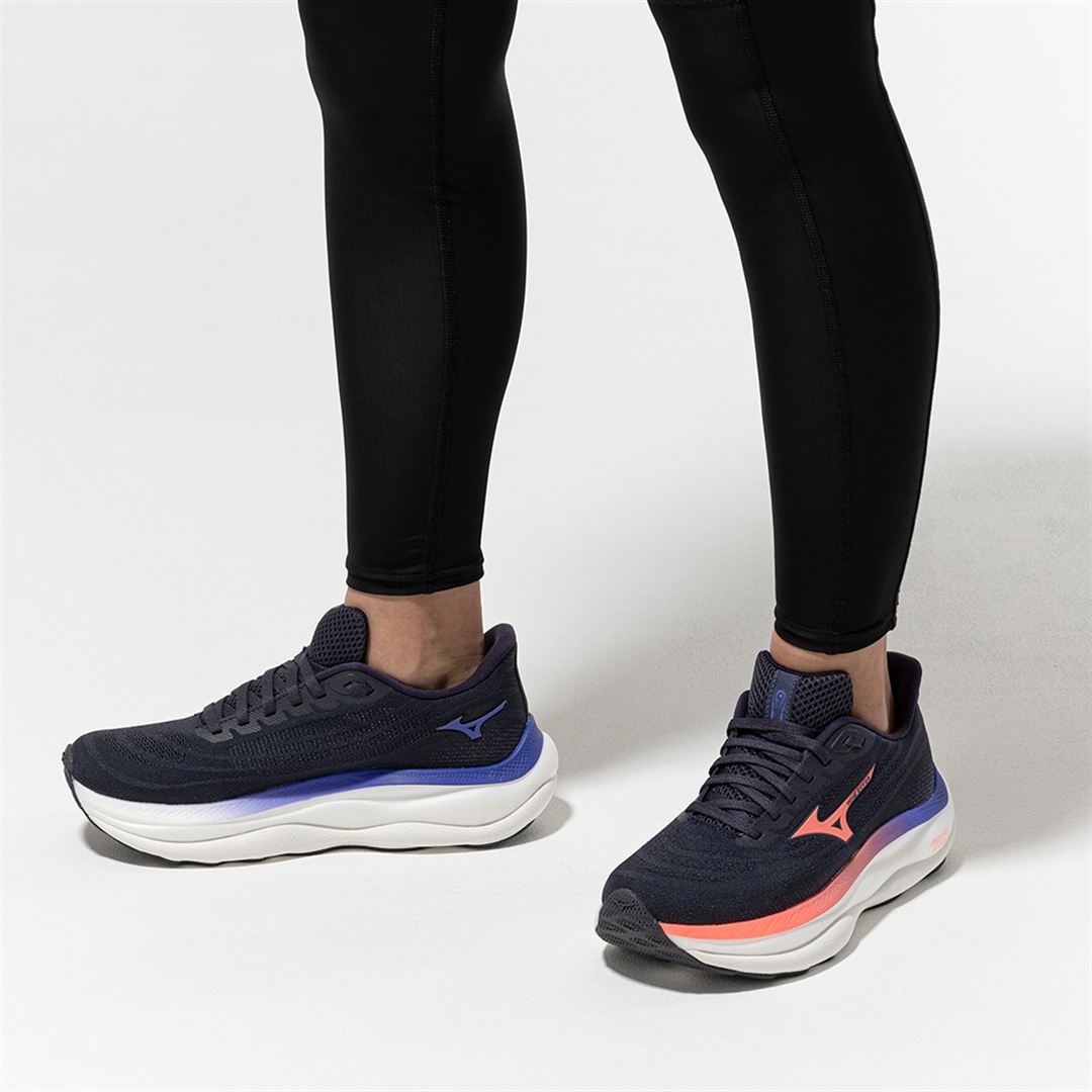 【ミズノ直営限定】ウエーブスカイ9(ジョグ／リカバリー) ダークネイビー×ピンク×パープル 25.5