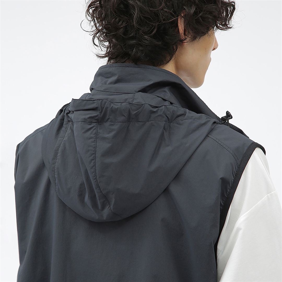 【MARGARET HOWELL】ウォーターリパレントストレッチベスト インク XL