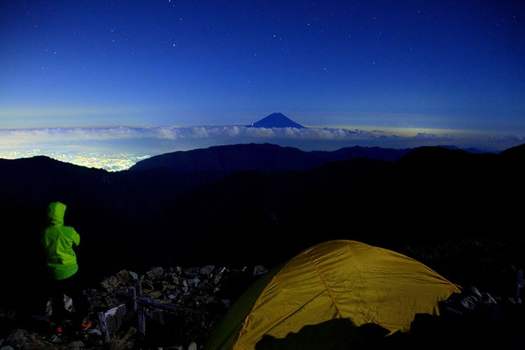 写真：フォトコンテスト特別賞、小保根 聡さんの作品 「北岳からの富士」