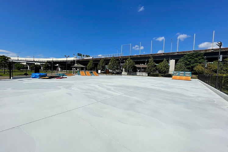 大阪府堺市原池公園体育館　スケートボードパークの新しい施設、初心者用