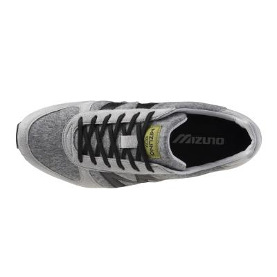 未使用 マーガレットハウエル × ミズノ ランニングシューズ 23.5 MR1 国内2月21日/23日発売予定】 マーガレット・ハウエル × ミズノ